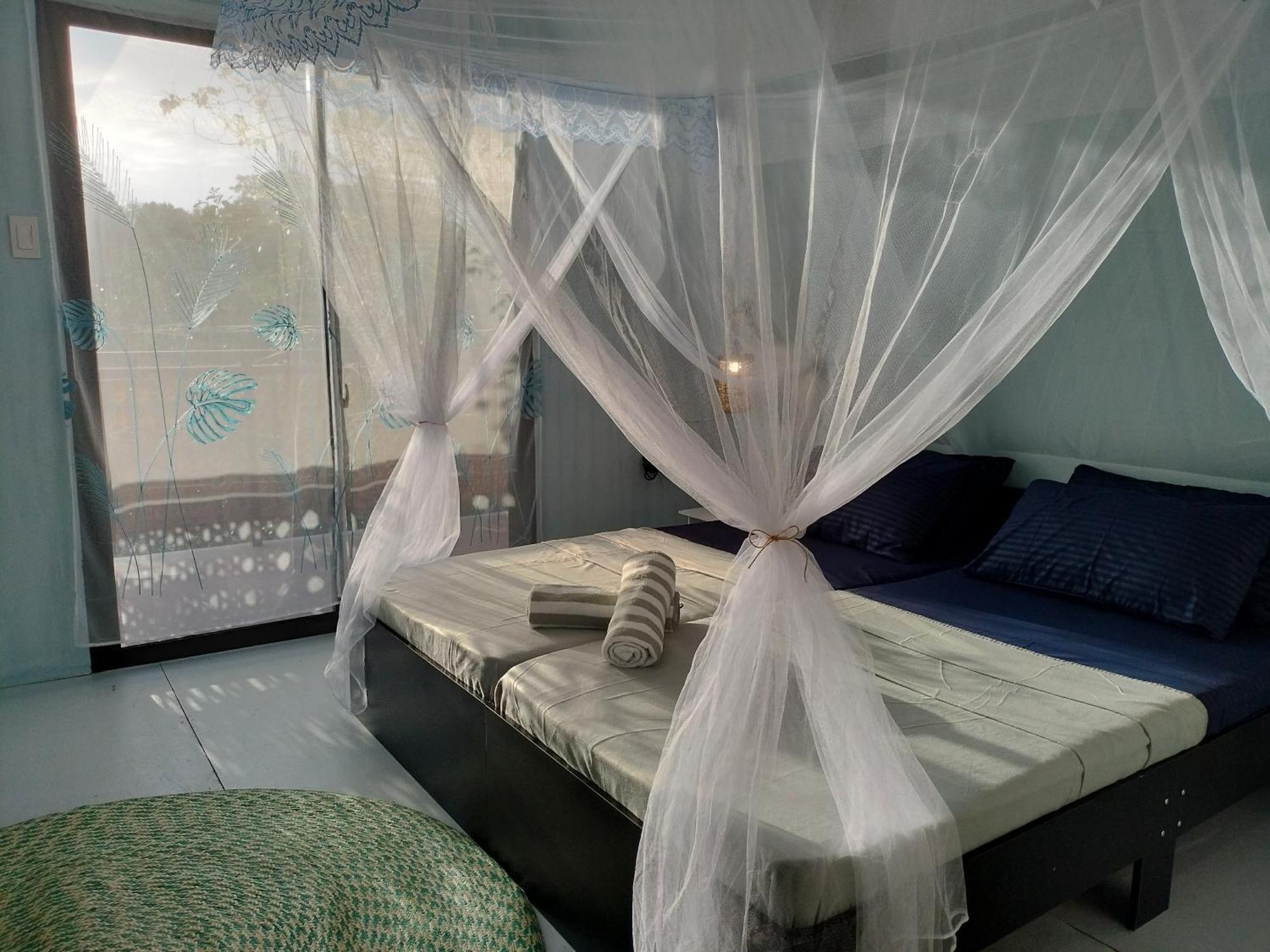 Riu Del Mar Hostel Dauis Kültér fotó